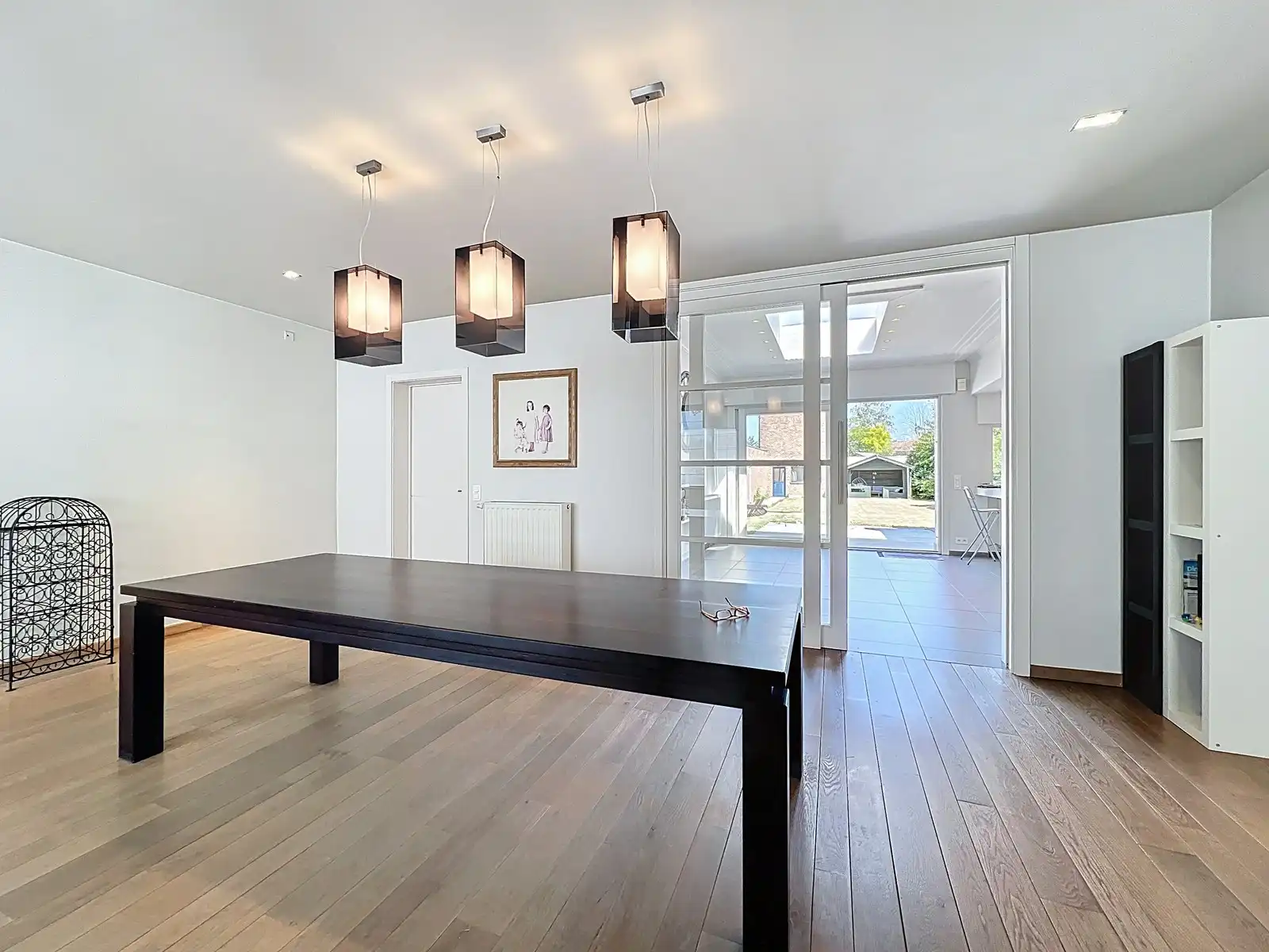 Prachtig HERENHUIS (met o.a. 5 slpk, garage en tuin), apart KANTOOR-gebouw en 630 m2 MAGAZIJNEN op zeer goede ligging te KORTRIJK ! Géén renovatieverplichting! foto 5