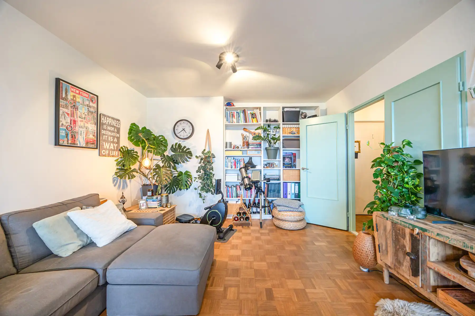 Gezellig 2-slaapkamerappartement op topligging met parking! foto 3