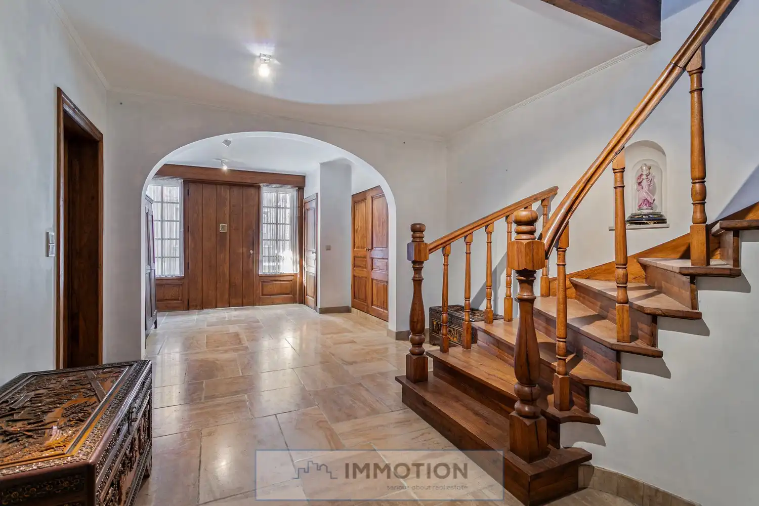 Unieke burgerwoning met bijgebouw en tuin foto 3