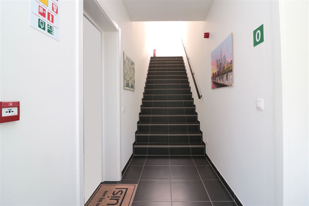 3 appartementen en 4 autostaanplaatsen foto 15