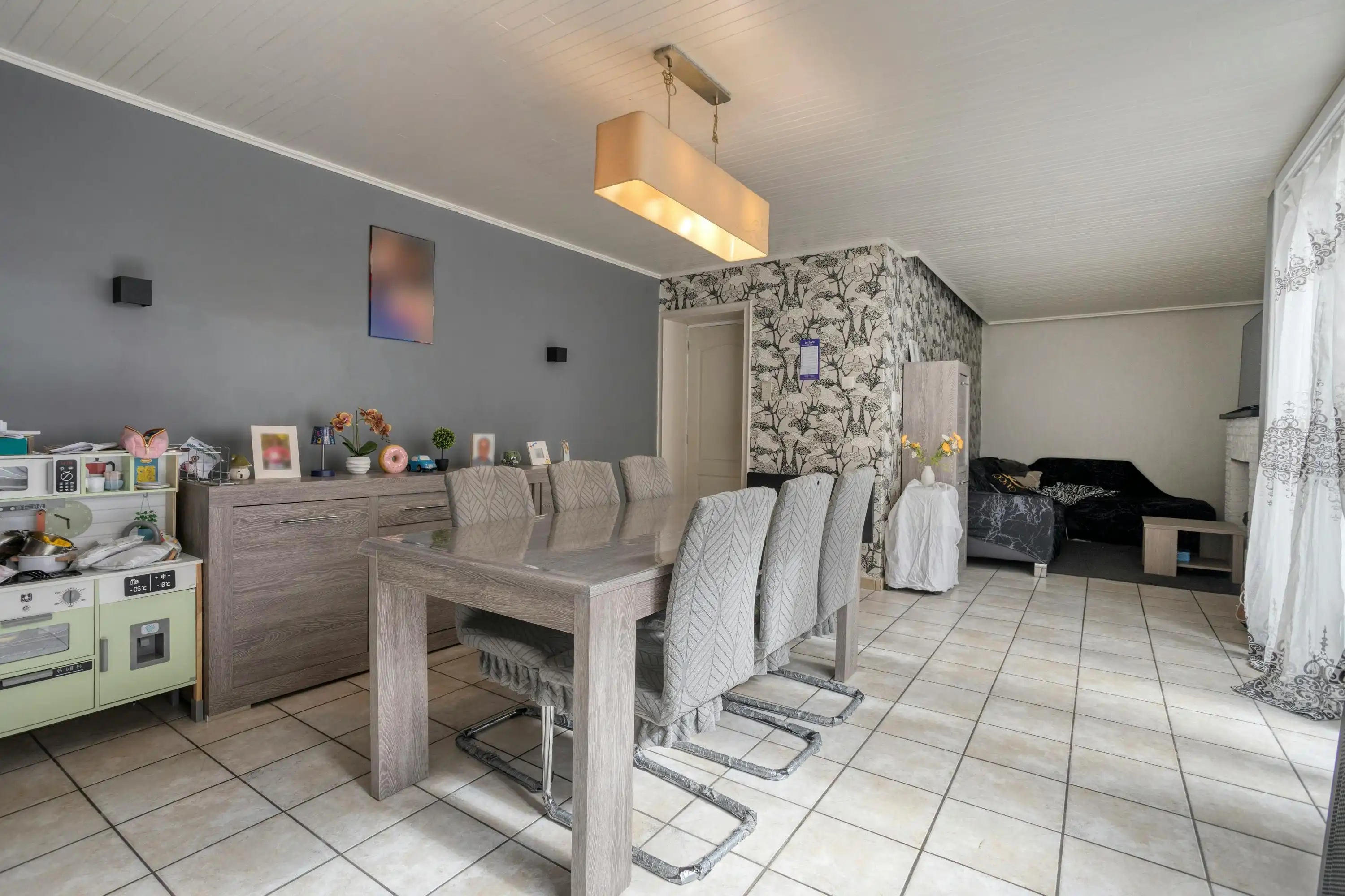 Een ruim huis vol potentieel te koop in Izegem foto 2