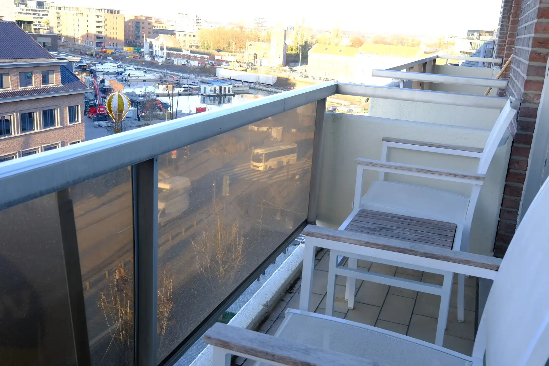 Gerenoveerde gemeubelde studio in centrum Hasselt met autostaanplaats foto 5