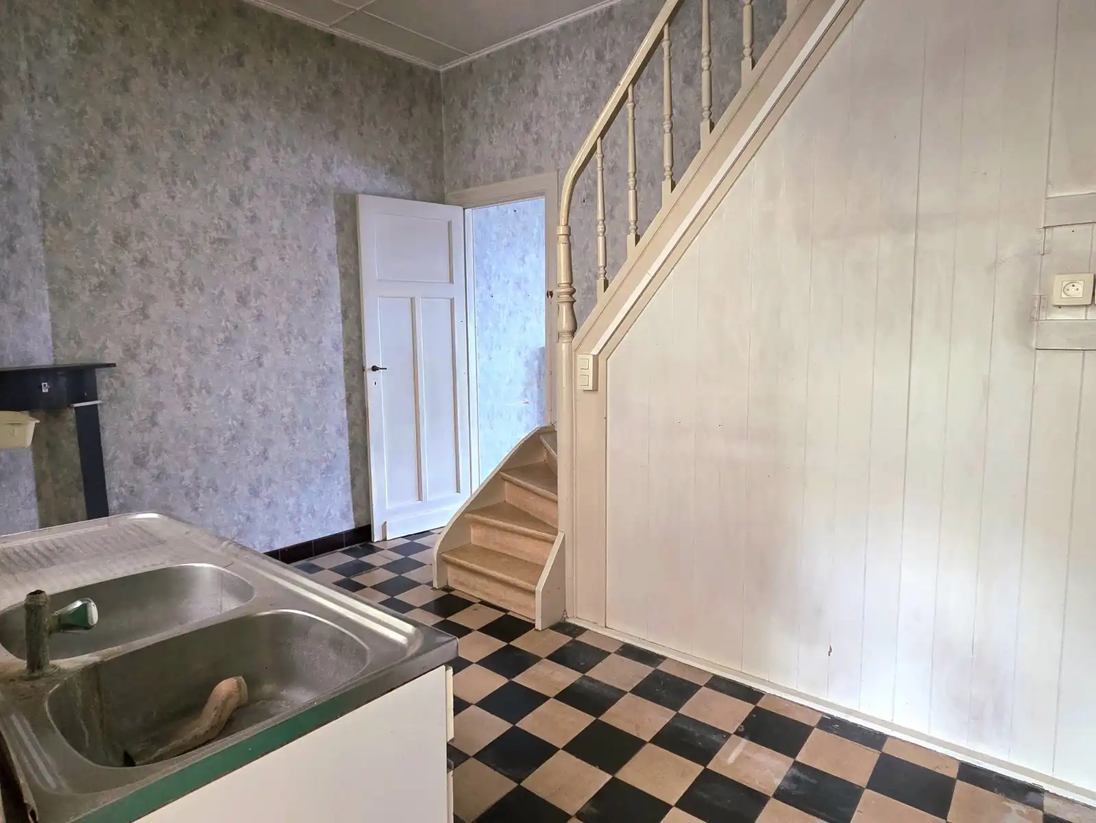 WSB-Immo biedt u deze prachtige te renoveren woning! foto 6