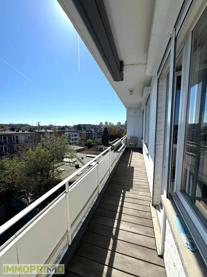 Zeer ruim en lichtrijk appartement te huur foto 17