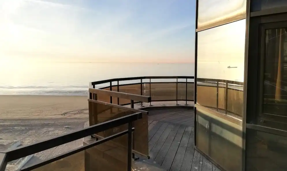 Gerenoveerd twee slaapkamer appartement met zowel frontaal zeezicht als zicht op het hinterland foto 30