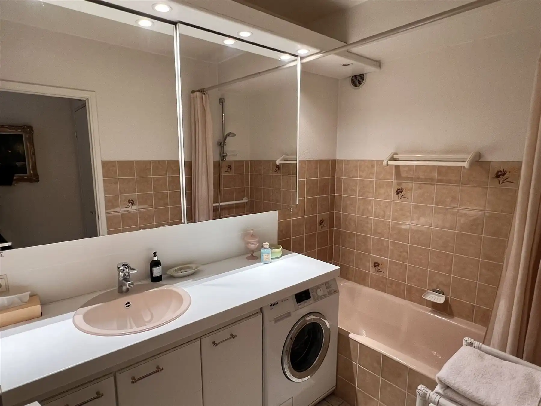 Goed onderhouden appartement met 2 slaapkamers en autostaanplaats foto 5