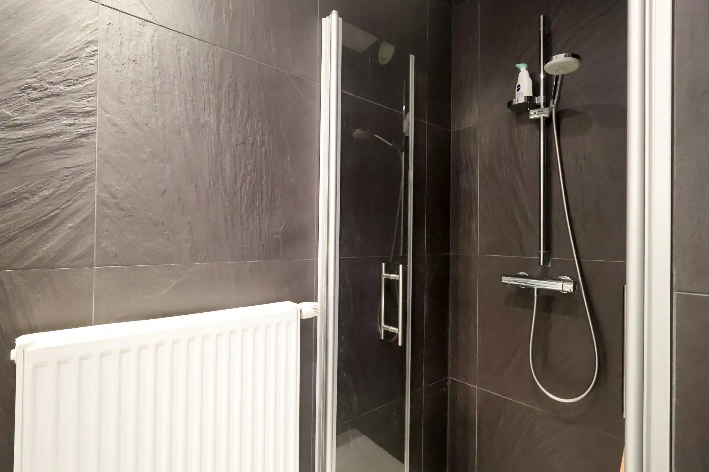 Modern appartement met 2 slaapkamers en parking te Oostduinkerke foto 9