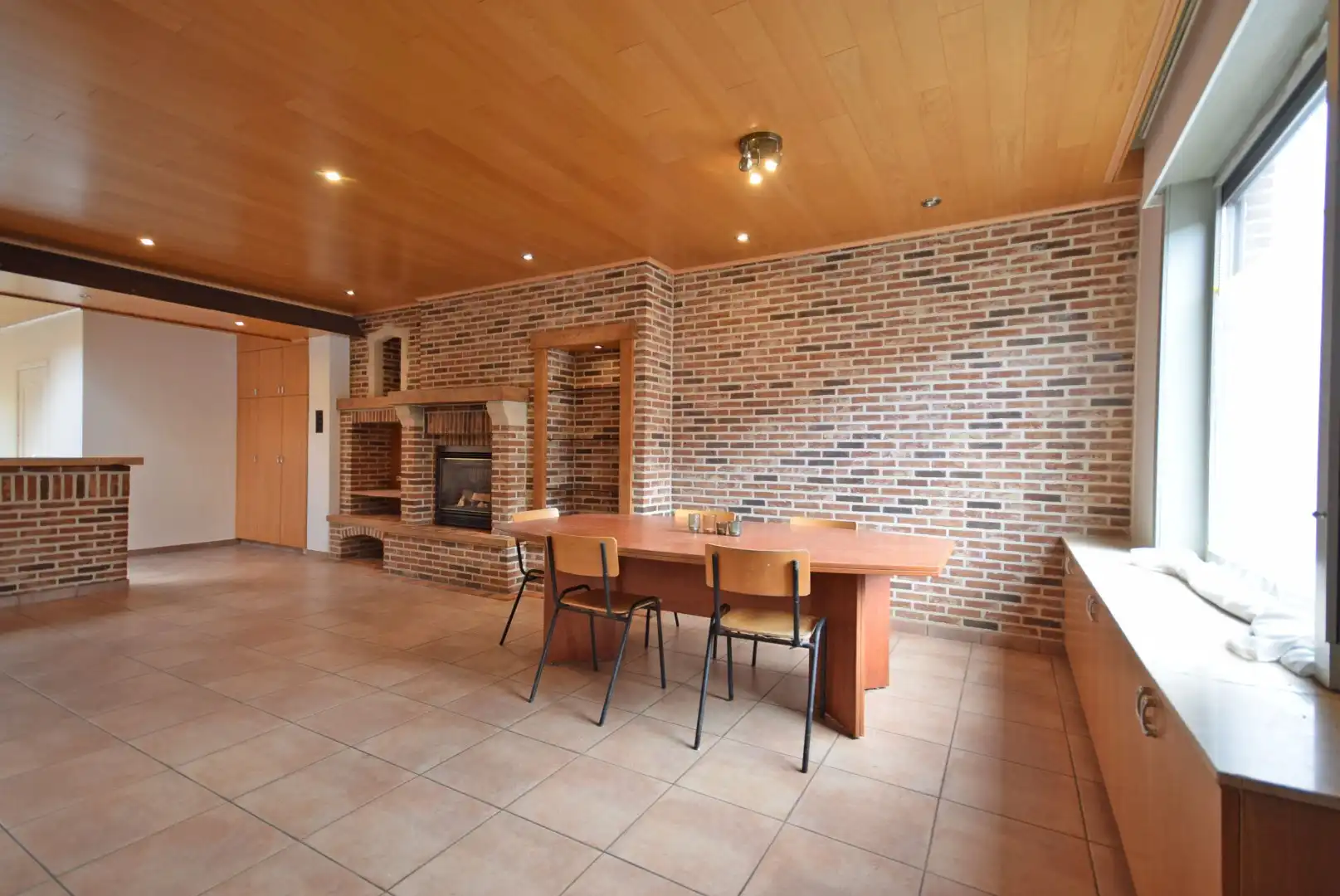 Instapklare rijwoning met ruime tuin en twee slaapkamers te Roeselare foto 3