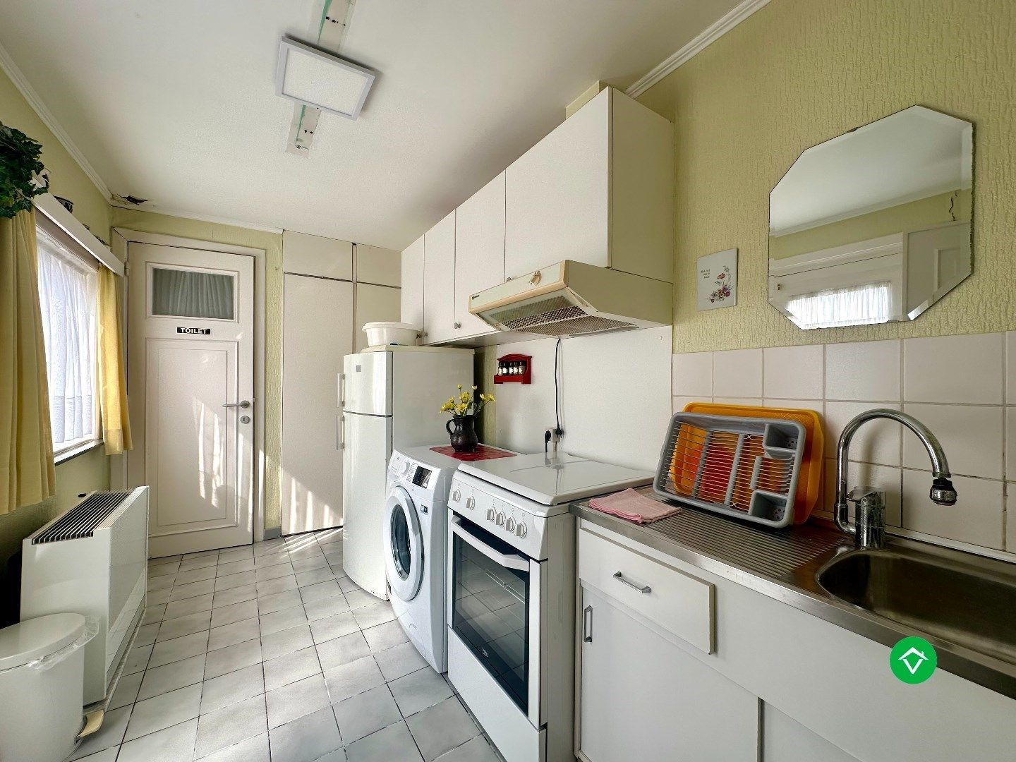 Charmante woning gelegen op een boogscheut van het centrum van Eernegem foto 11