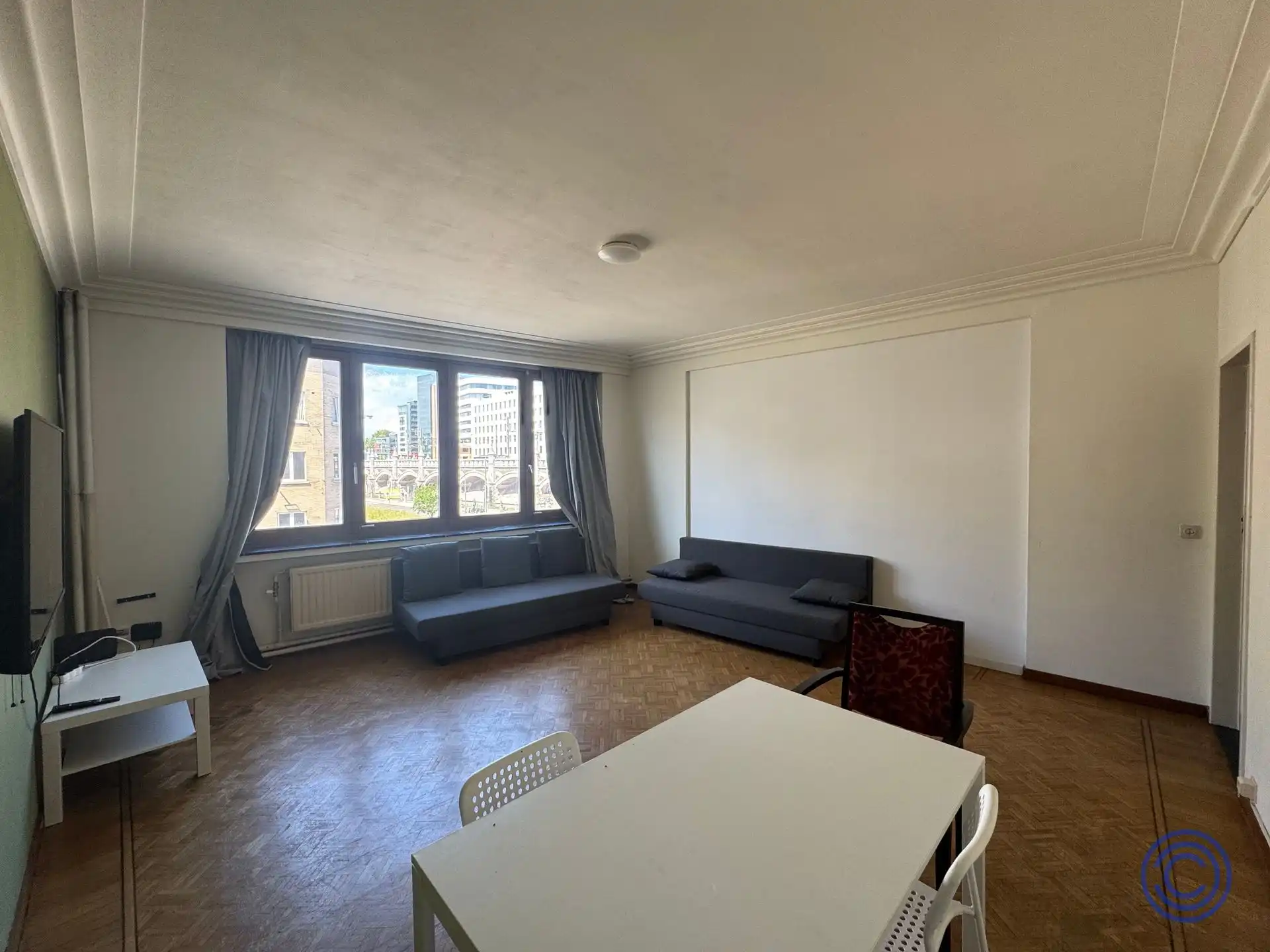 Ruim 4-slaapkamerappartement op centrale locatie! foto 4