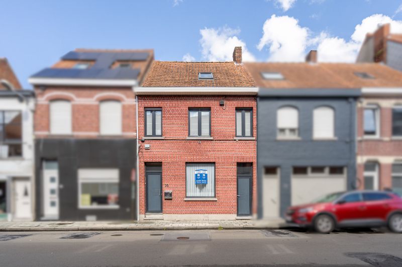 Instapklare rijwoning met 3 slaapkamers in Izegem foto 2