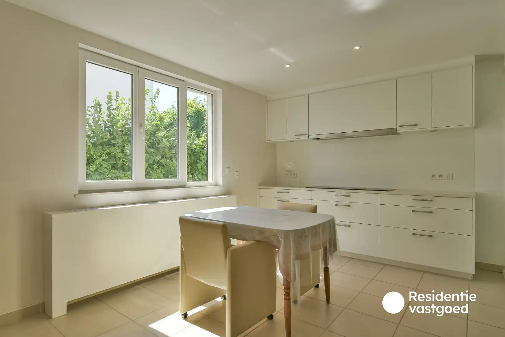 Verrassend ruime woning met unieke indeling en veel potentieel in Torhout! foto 7