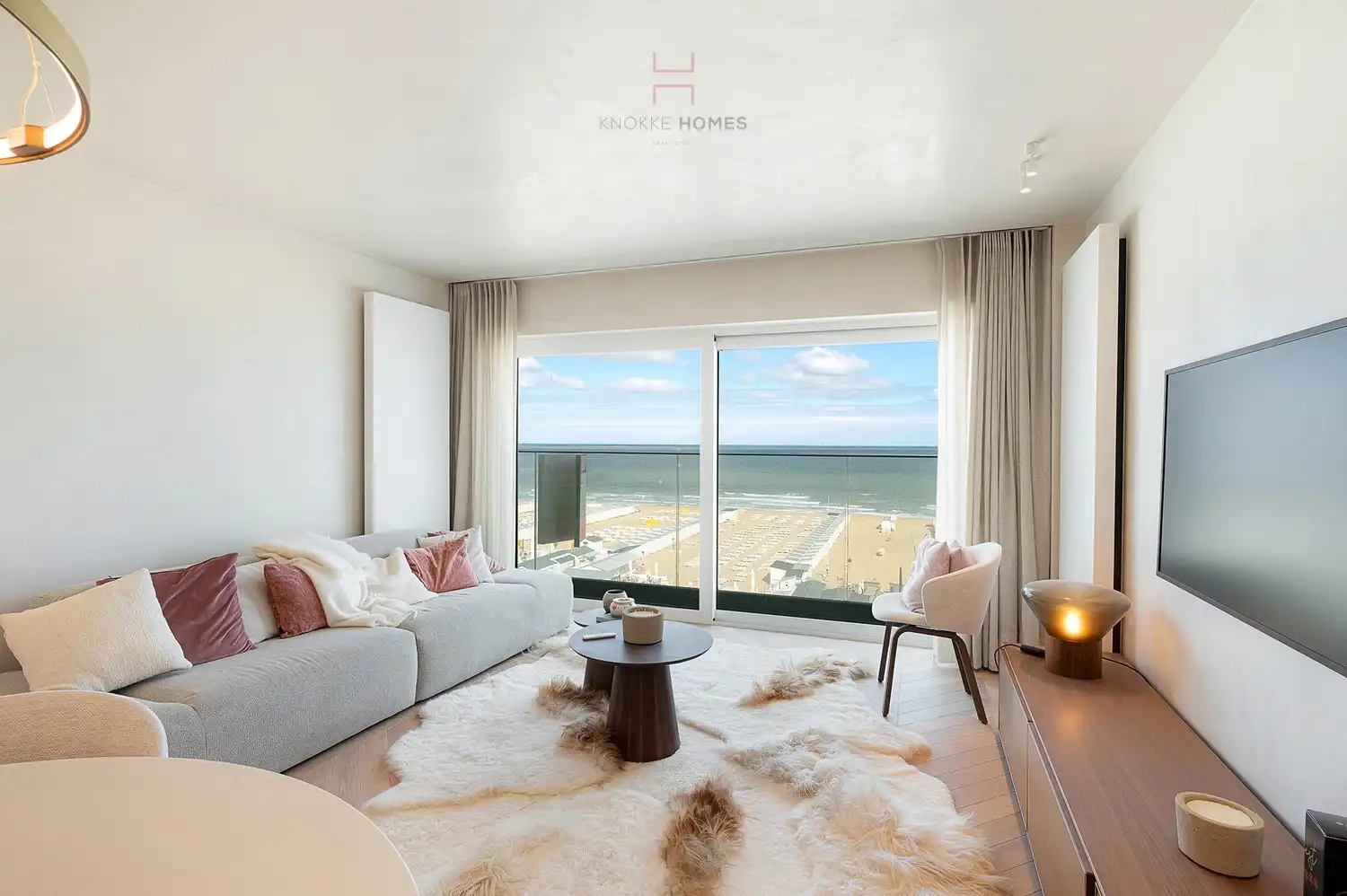 Stijlvol gerenoveerd appartement op het Rubensplein met een prachtig frontaal zicht op zee foto 2