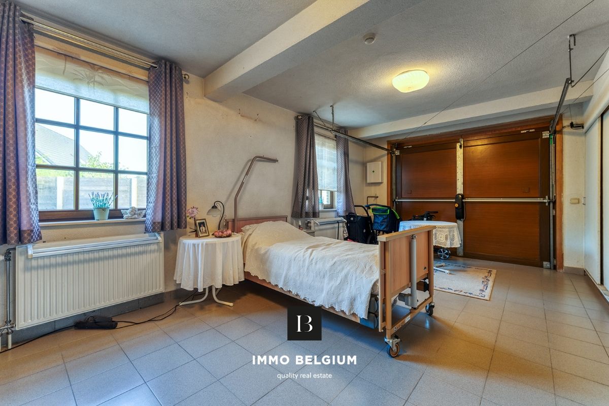 Ruime villa met 5 slaapkamers nabij het centrum foto 8