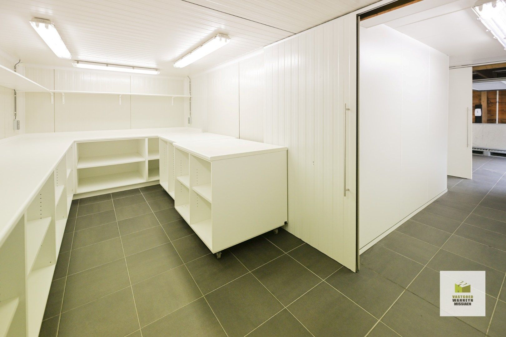 Instapklaar handelspand (80 m2) momenteel ingericht als traiteurszaak foto 16