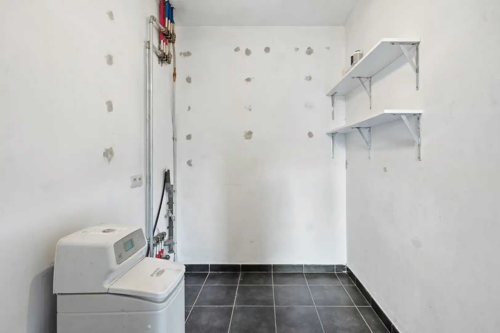 Instapklare rijwoning uit 2009 met 3 slpks, zonnig terras, tuin en 2 autostaanplaatsen foto 13