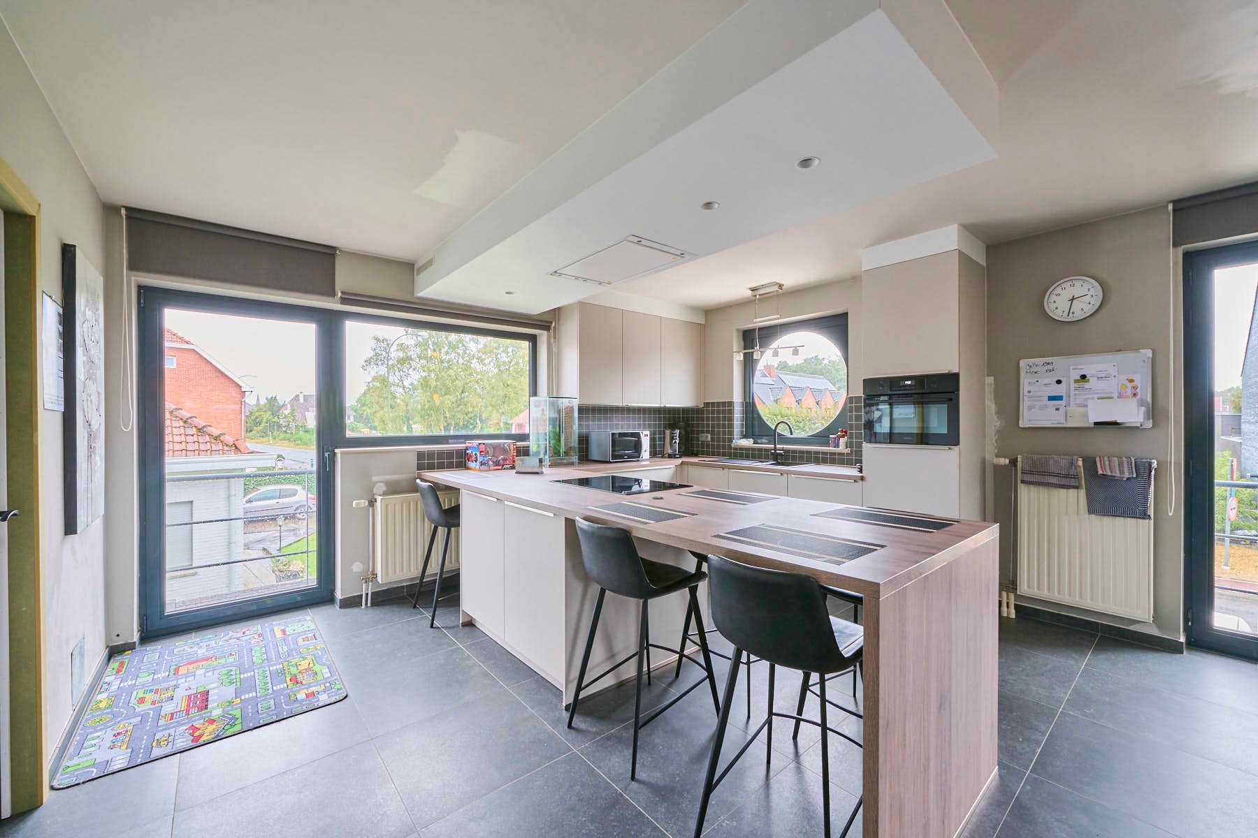 Lichtrijke duplex met open keuken en 2 slaapkamers foto 6