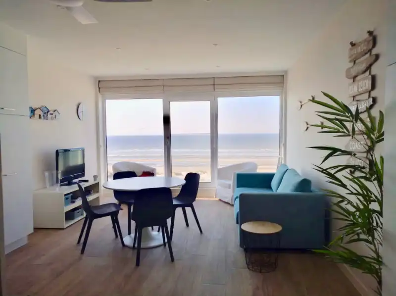 Studio met panoramisch zeezicht foto 5