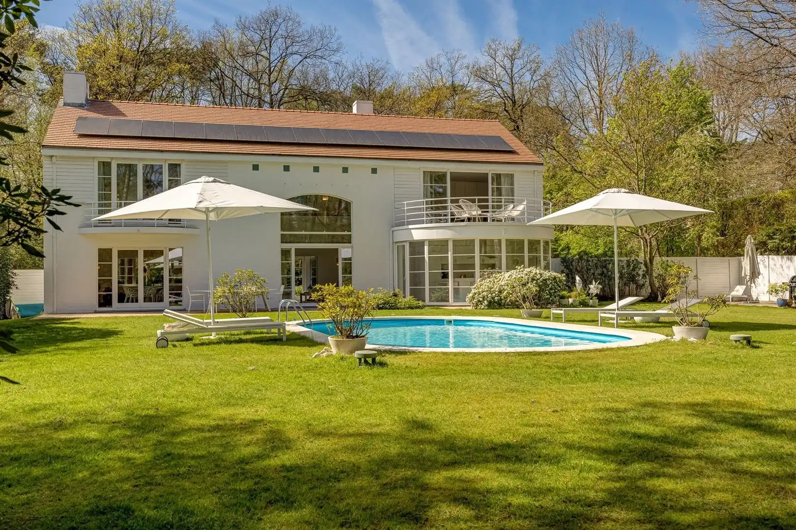 Exclusieve architectenvilla met zwembad in de prestigieuze Bellemondwijk foto 2