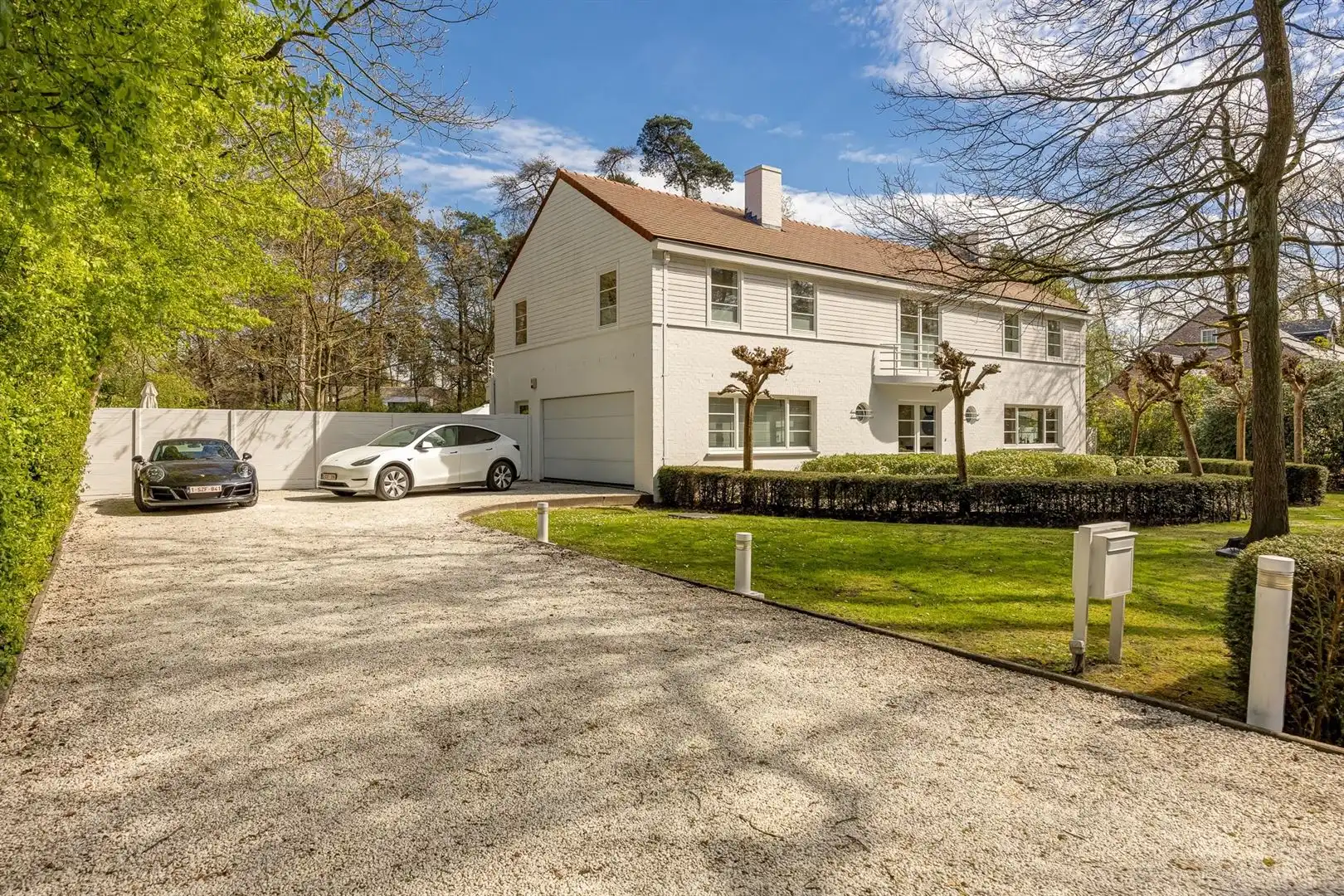 Exclusieve architectenvilla met zwembad in de prestigieuze Bellemondwijk foto 2