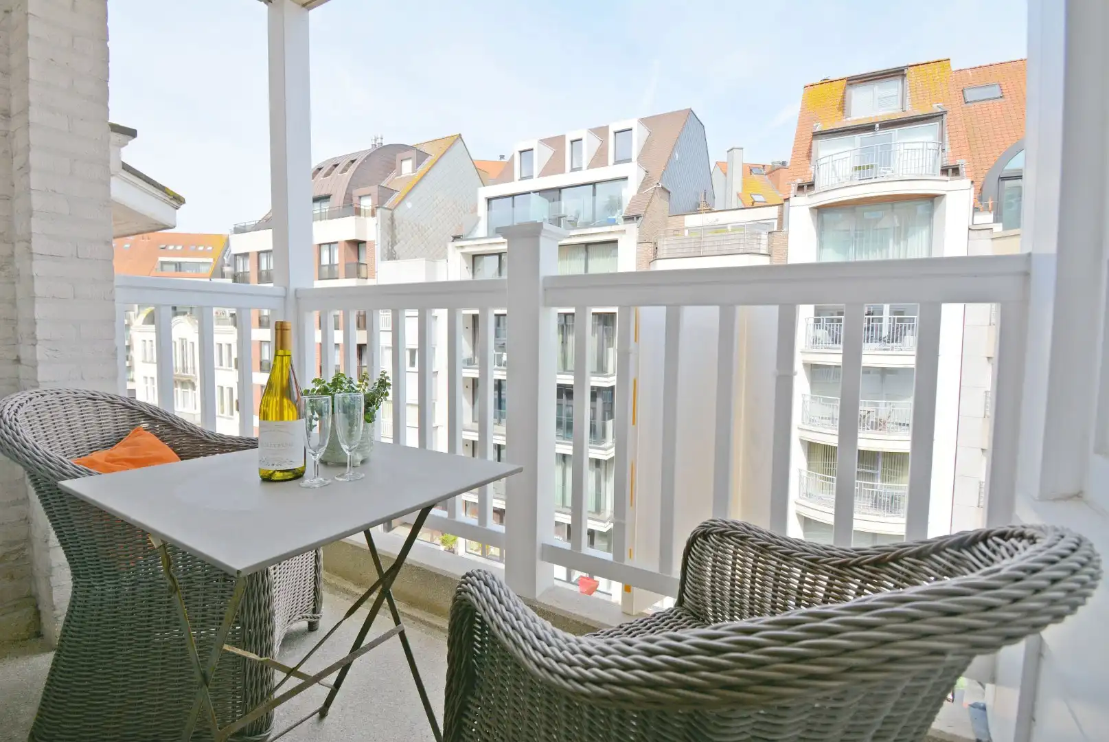 Ruim recent appartement met terras op centrale gegeerde ligging in het Zoute (Dumortierlaan) foto 7
