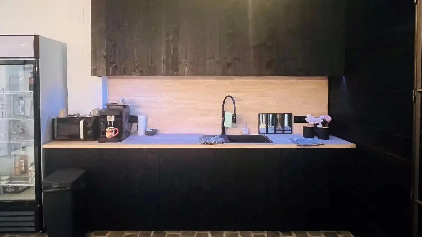 Magazijn met ingericht kantoor te huur in het industriepark te Malle foto 9