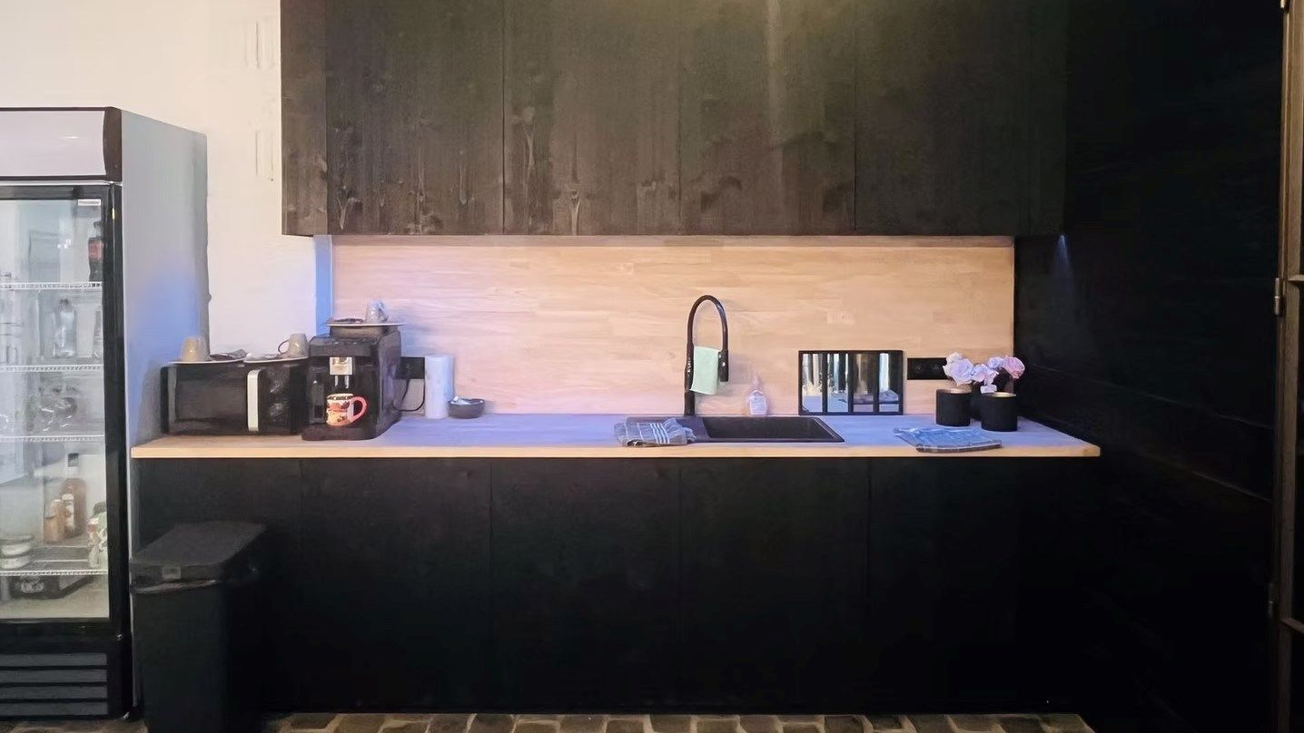 Magazijn met ingericht kantoor te huur in het industriepark te Malle foto 9