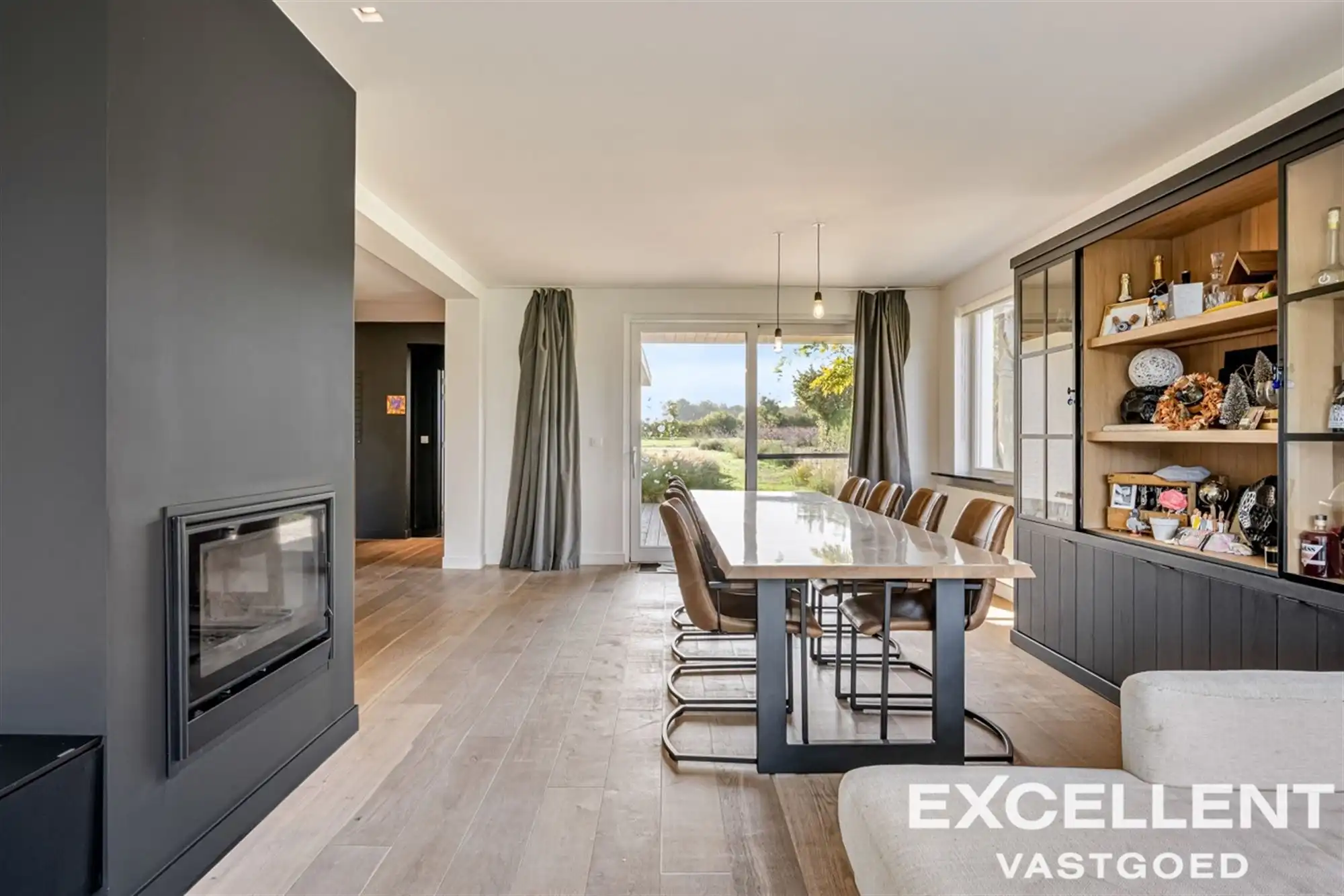Villa met zwemvijver op een uitzonderlijk perceel foto 11