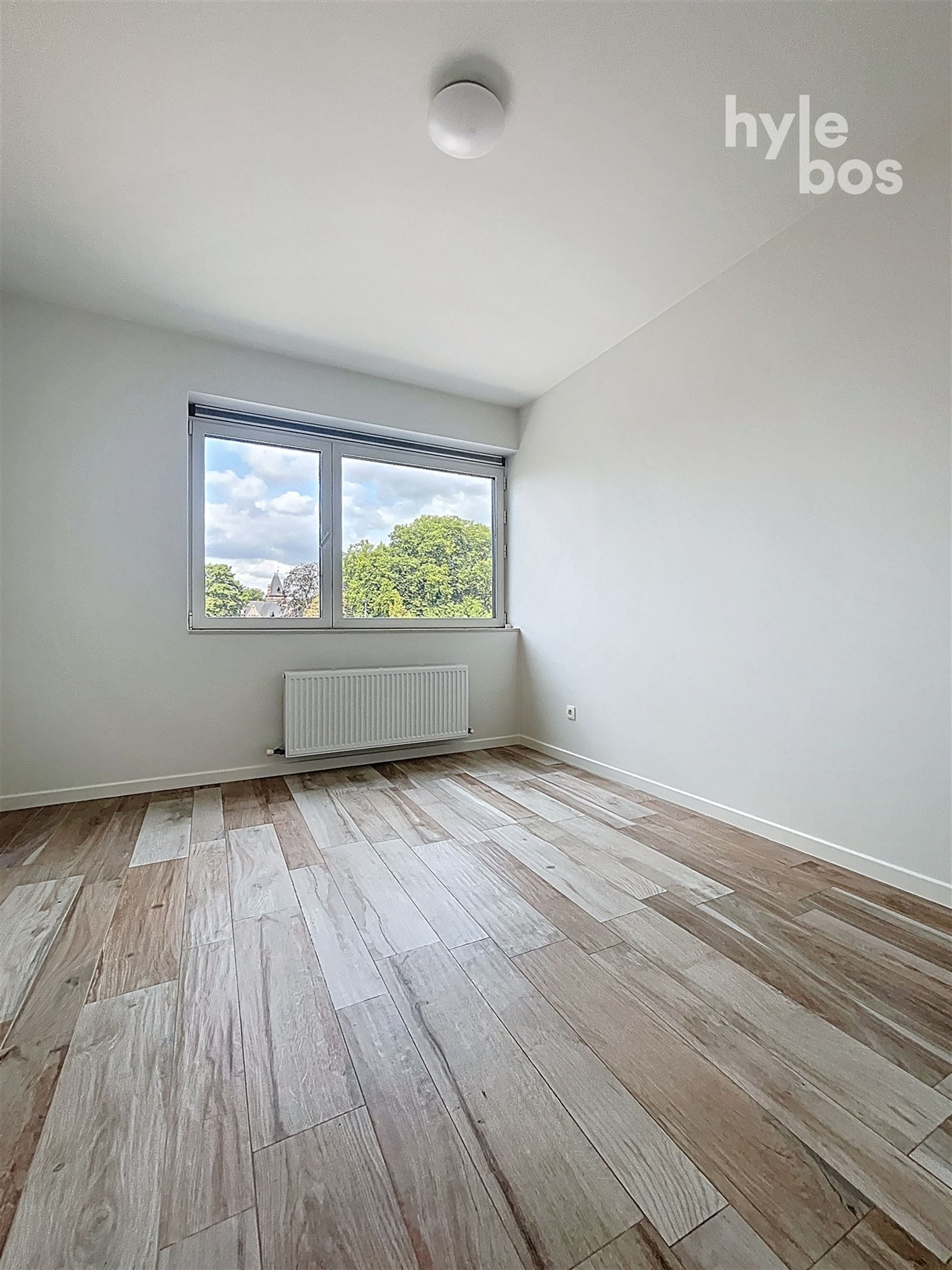 Centraal gelegen, instapklaar 2 slaapkamer appartement met autostaanplaats foto 14