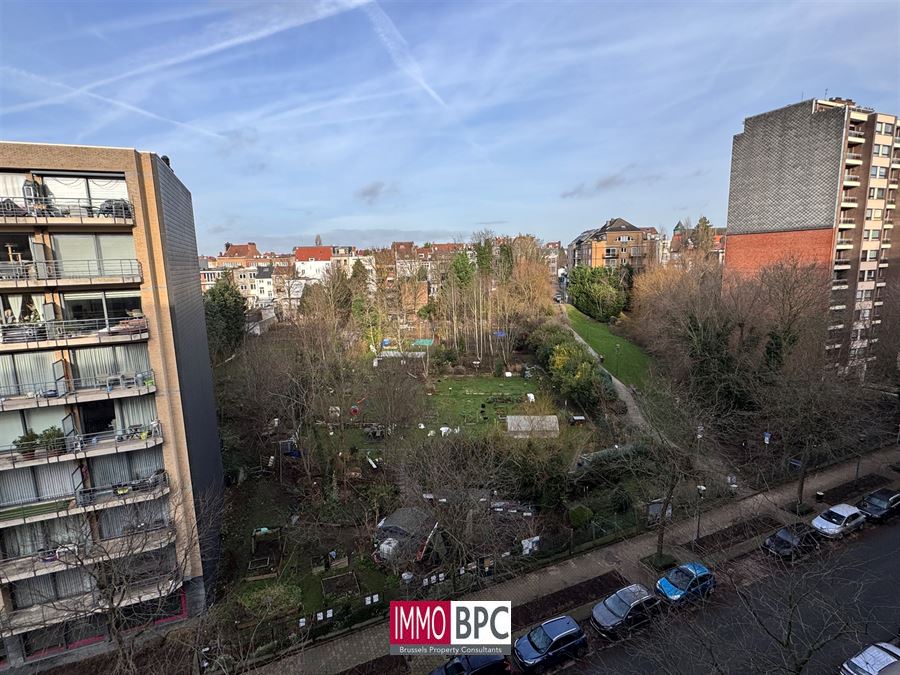 Appartement spacieux et moderne avec terrasse et option d'achat d'un parking souterrain

Cet appartement prêt à emmenager attire immédiatement un public jeune grâce à son équilibre parfait entre esthétique et confort. Des matériaux faciles à entreten foto 20