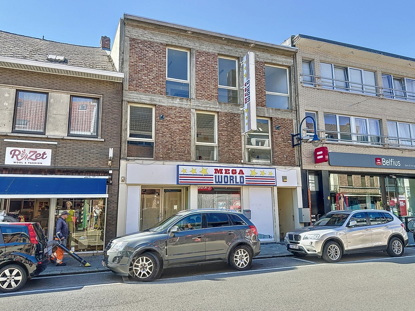 Centraal gelegen handelspand met bovenliggende kantoren foto 17