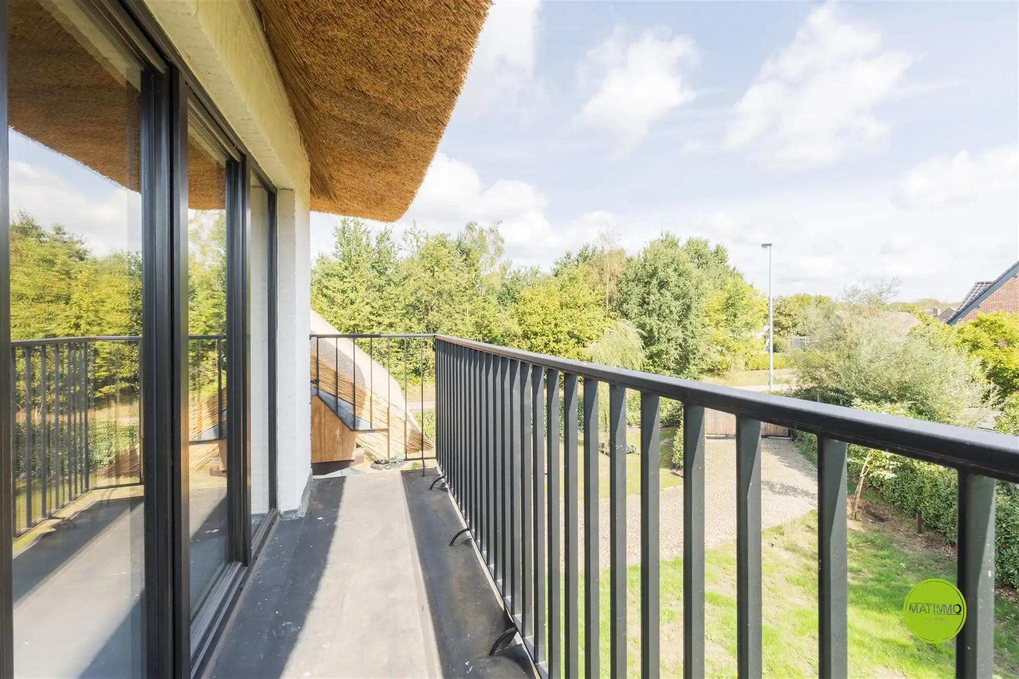 Luxueus gerenoveerde woning met groot stuk grond  foto 28