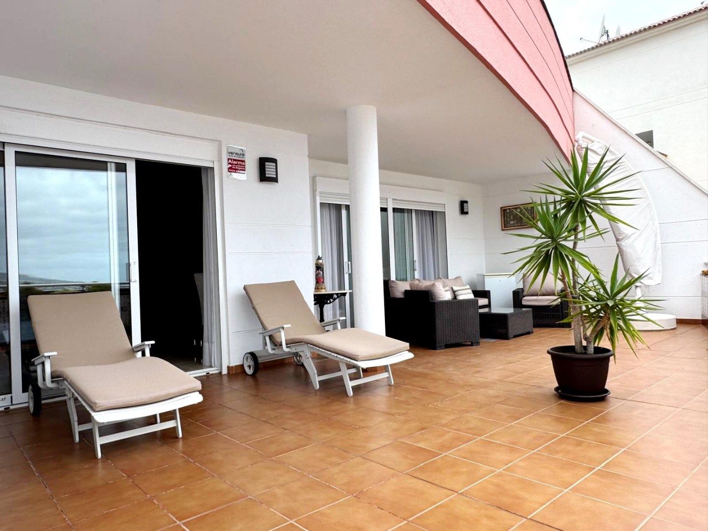 Ruim appartement met groot terras!  foto {{pictureIndex}}