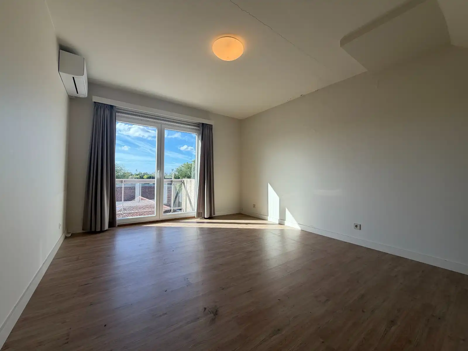UNIEK DUPLEXAPPARTEMENT MET 2 RUIME TERRASSEN, AUTOSTAANPLAATS EN PRACHTIG UITZICHT OP DE MARKT VAN DEINZE! foto 19