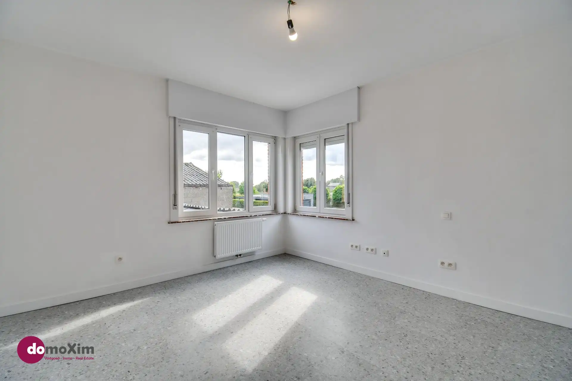 Gerenoveerde woning met loods, stallen en serre op een terrein van 32 are foto 12