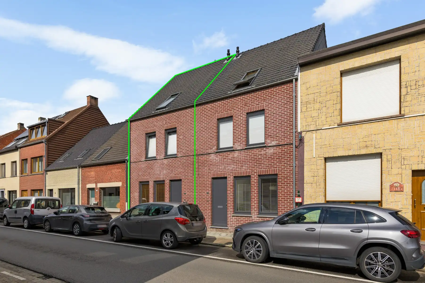 Recente woning op centrale ligging met garage foto 17