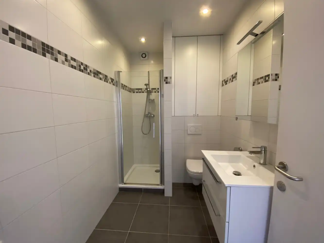 Zeer net en licht appartement op super locatie foto 8