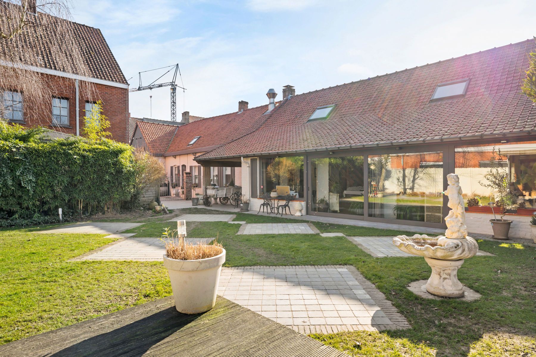 Charmant restaurant met ruim terras en tuin - unieke kans! foto {{pictureIndex}}