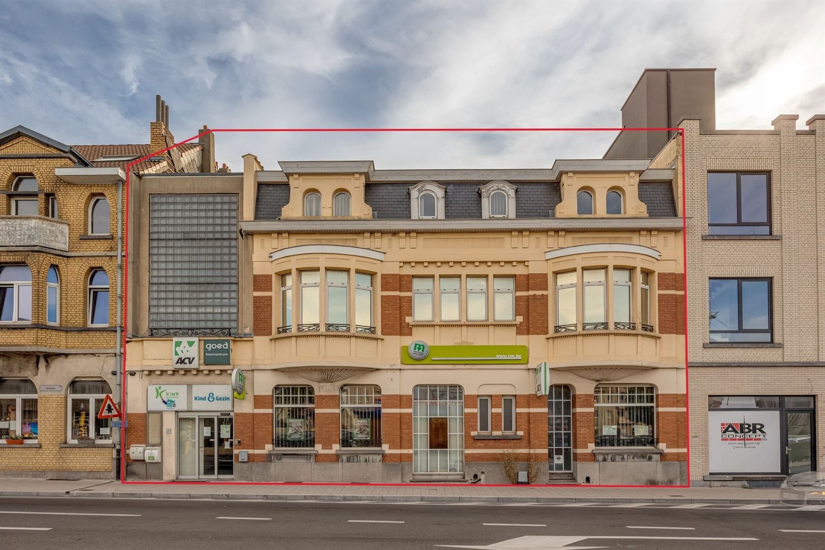 Groot kantoorgebouw op een ideale locatie! foto 25