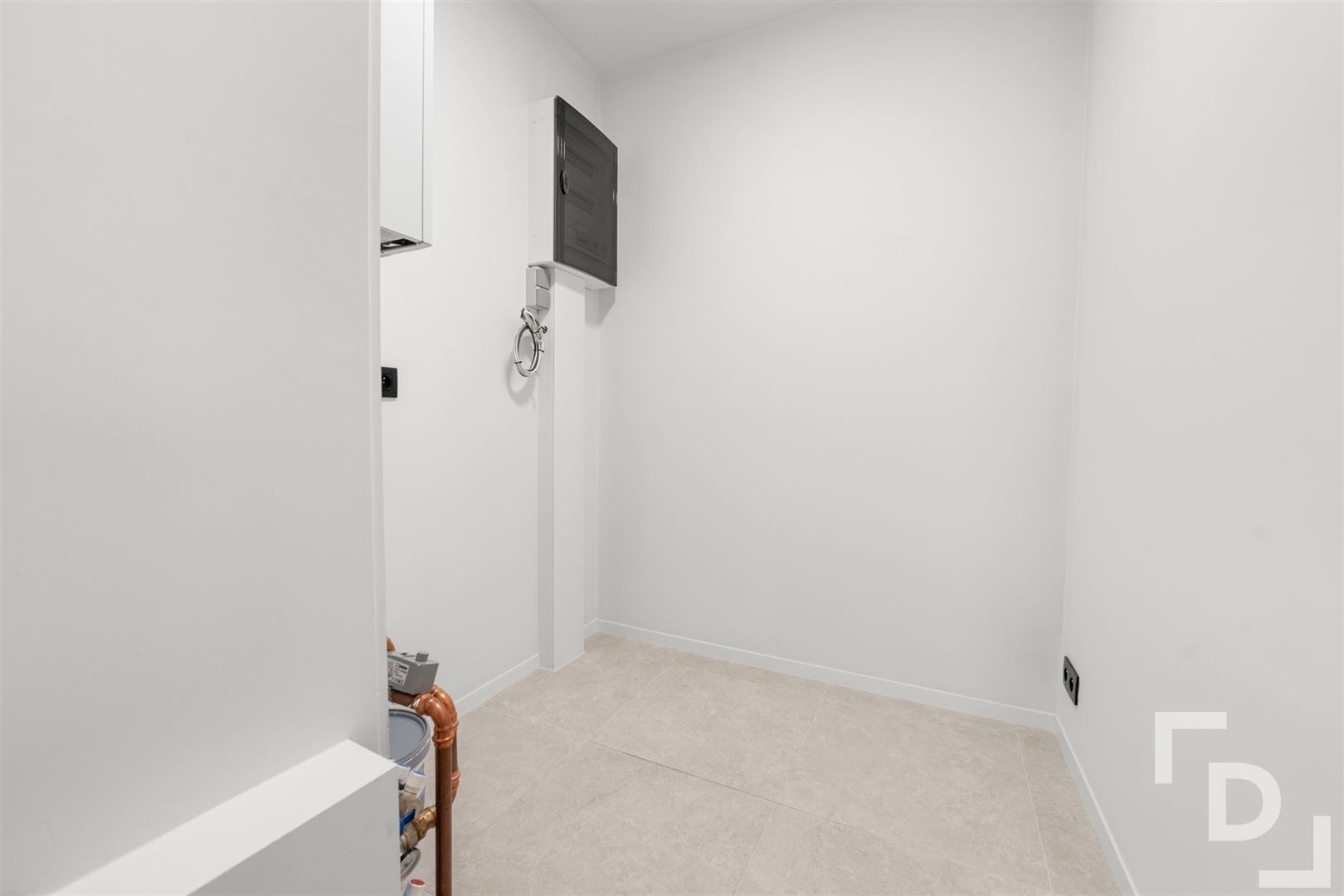 Kwalitatief gerenoveerd appartement in centrum Ieper foto 13