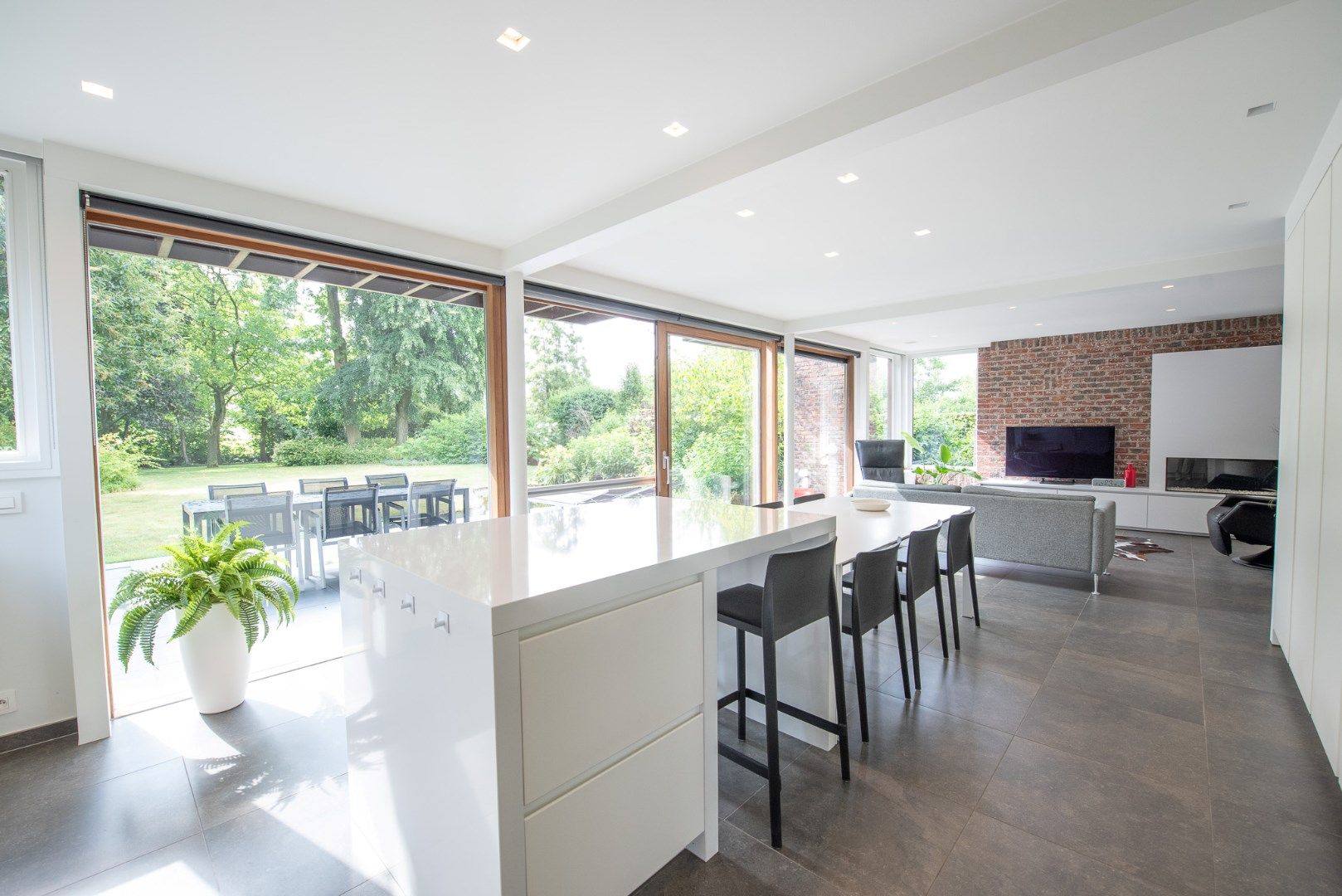 Prachtige villa te huur volledig omgeven in het groen! foto 4