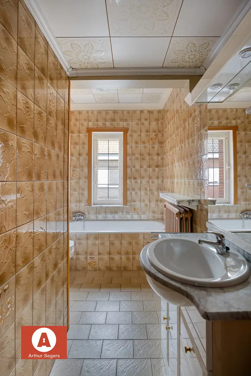 Solide te renoveren woning nabij het centrum van Buggenhout foto 20