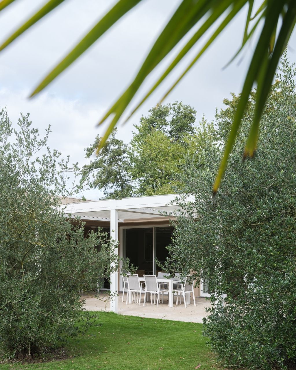 Twee uitzonderlijke bungalowvilla’s op één groen perceel van 3.241 m² in een residentiële wijk in De Pinte. foto 12