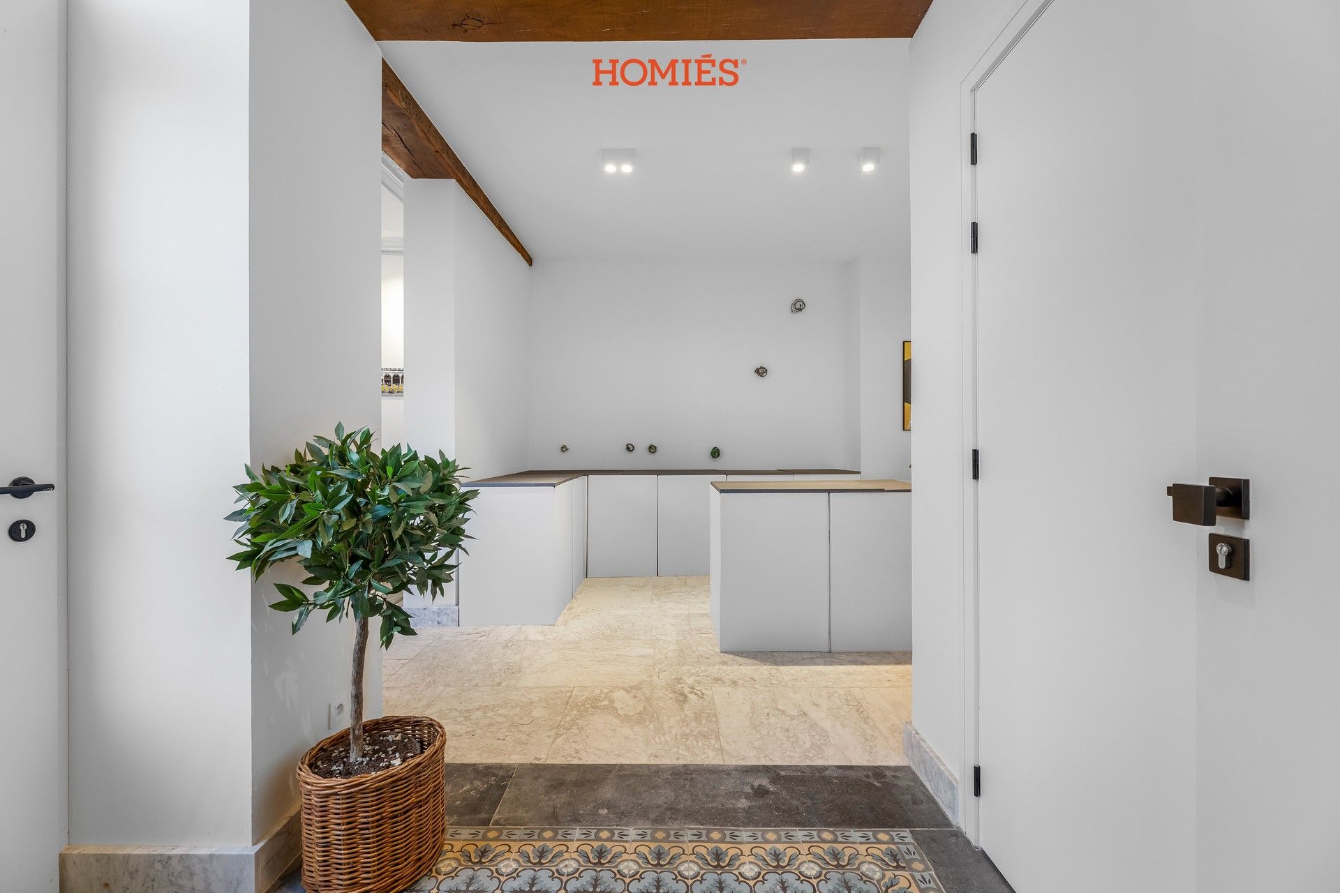 High-end gelijkvloers appartement met tuin, in historisch pand foto 3