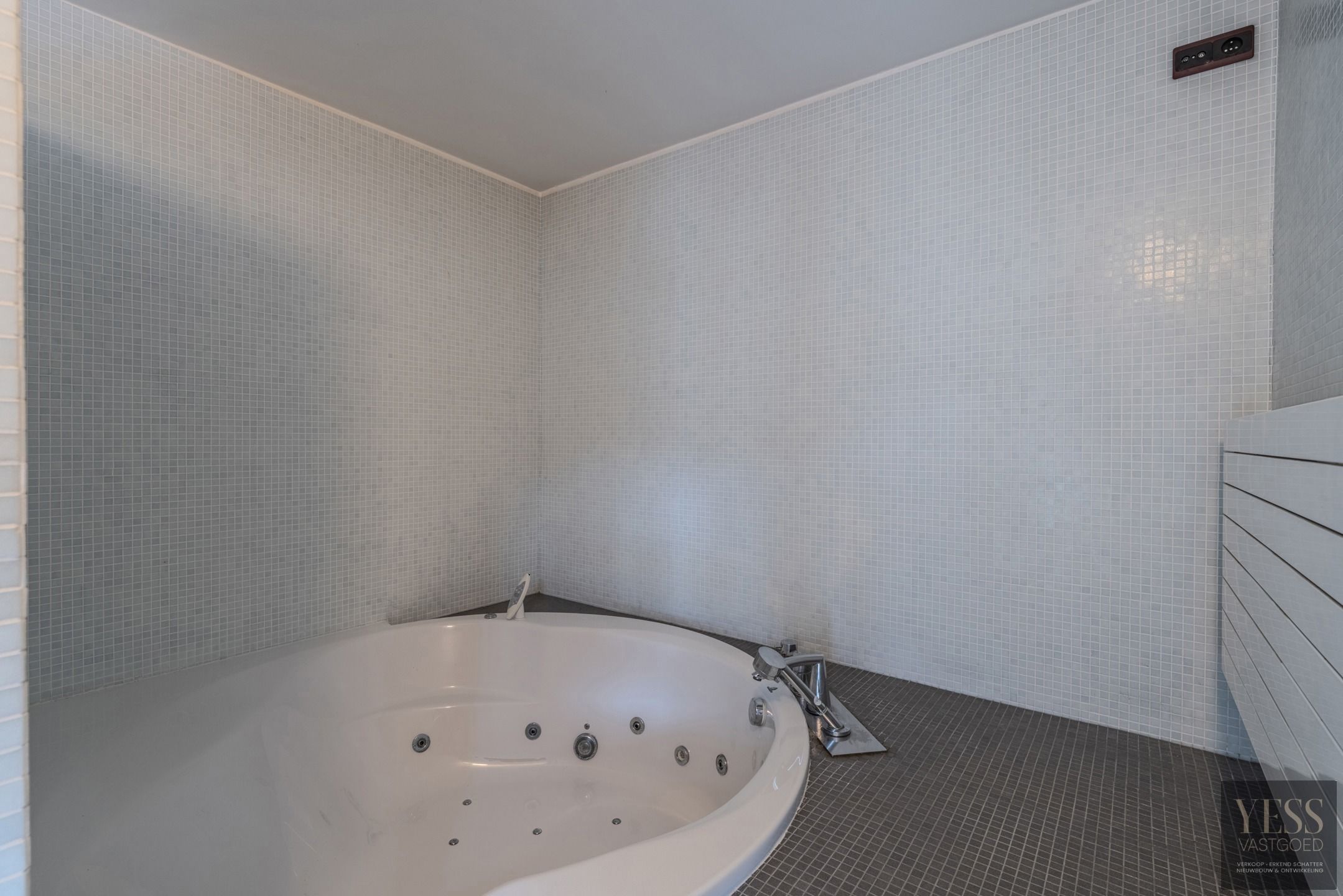 Uniek pand 236m2 bewoonbaar + atelier/winkel/opslag 475m2! foto 18