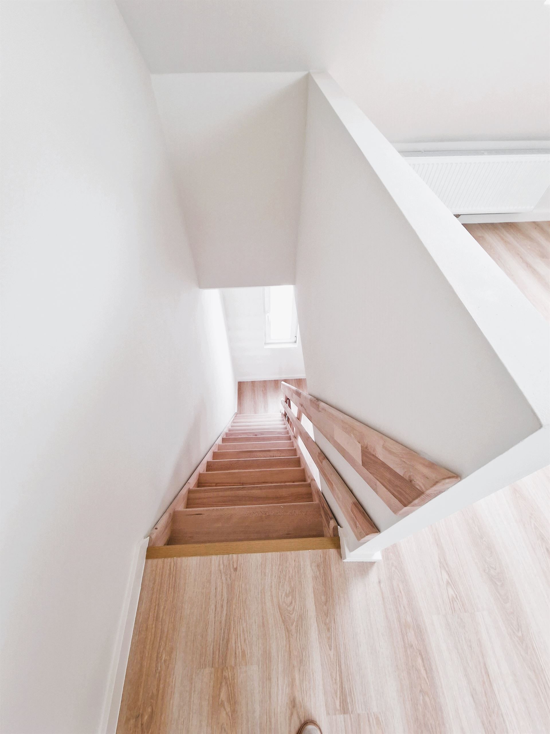 Gerenoveerde woning met 2 slpk en tuin foto 8