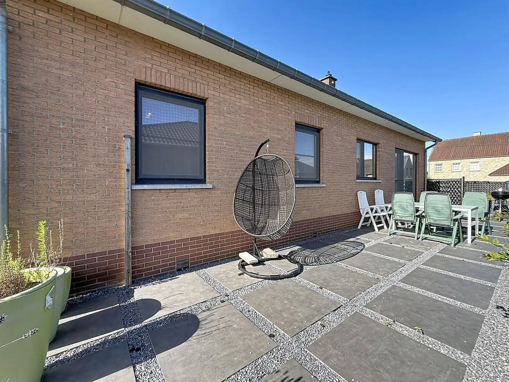Bungalow met 4 slpks, tuin, garage, 8a 46ca foto 2