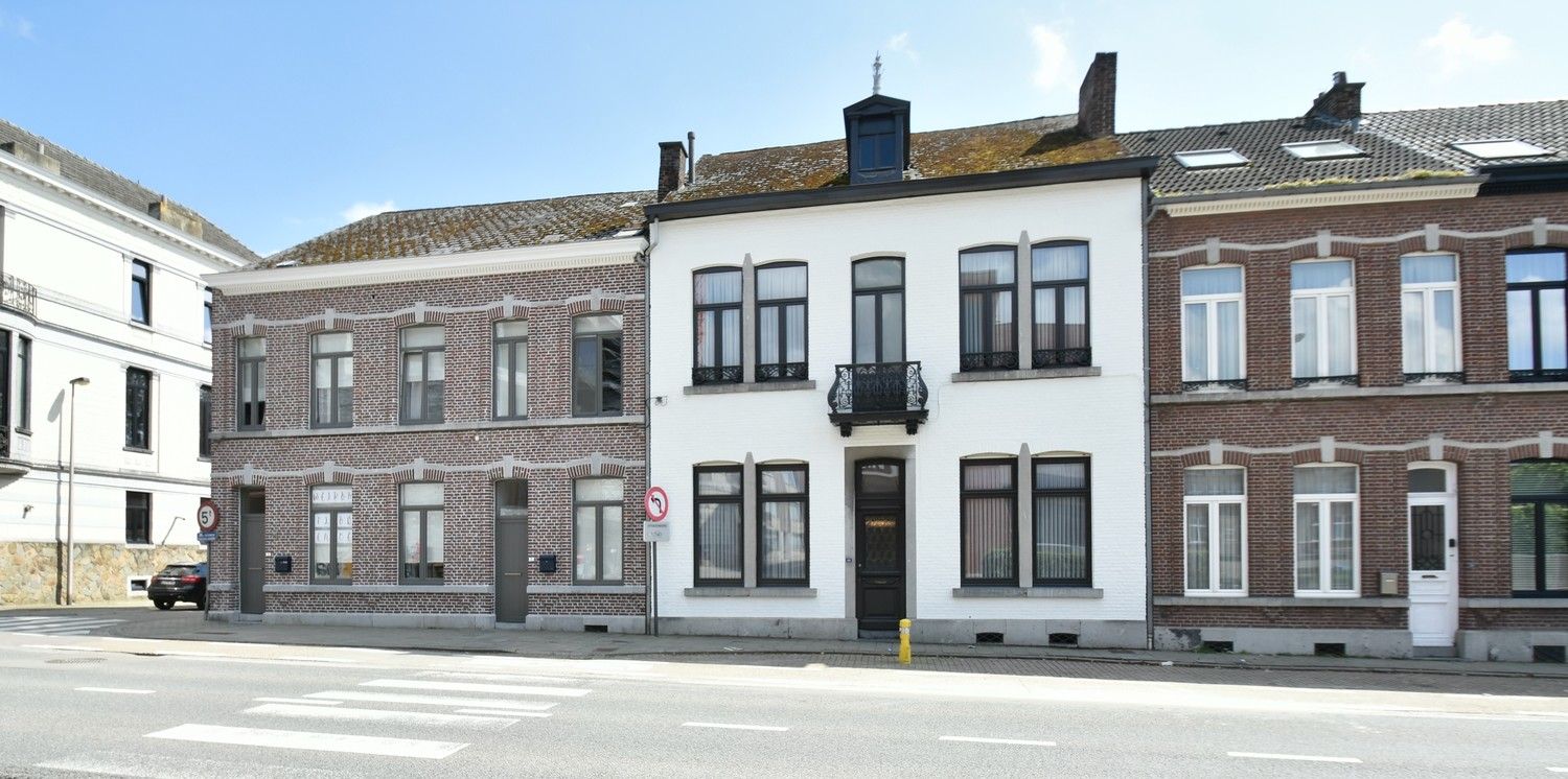 Hoofdfoto van de publicatie: Schitterende exclusieve herenwoning in neoclassicistische stijl op een toplocatie nabij het centrum van Tongeren