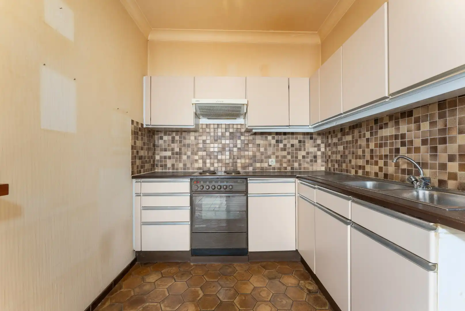 Te renoveren 2 slaapkamer appartement foto 2