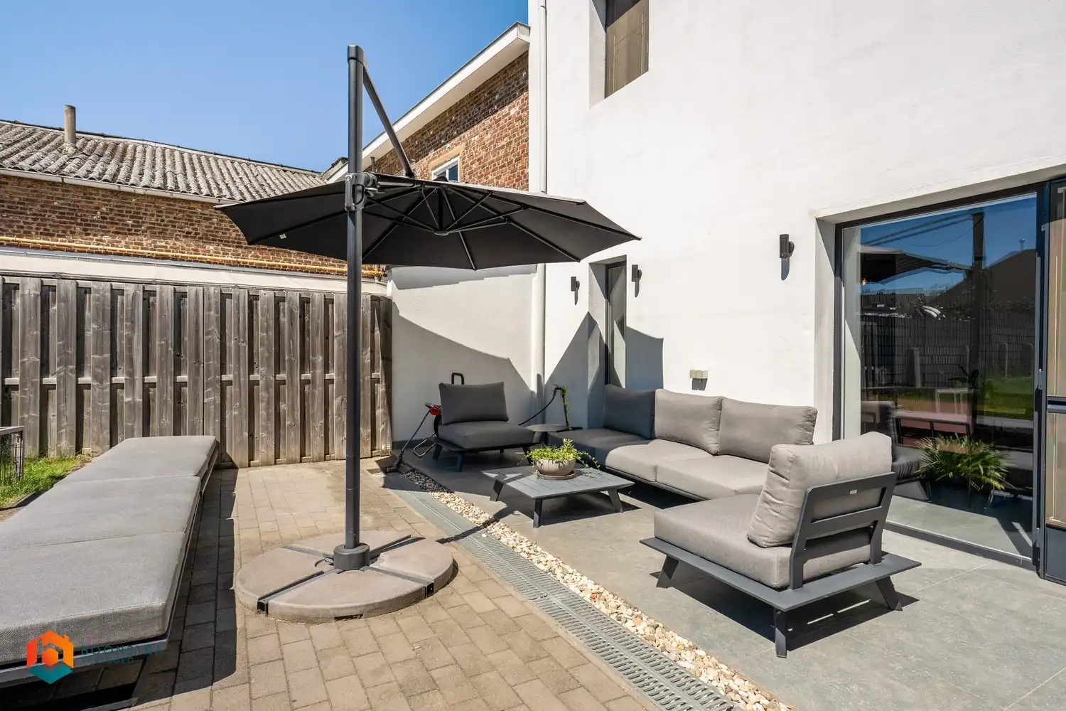 Instapklare woning met 4 slpkrs met gezellig terras en tuin foto 16